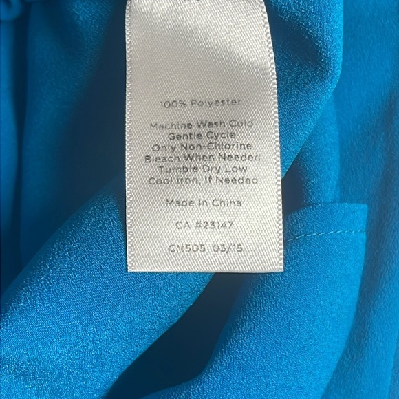 Talbots Petite V-Neck Button Down 100% Polyester Long Sleeve Shirt Size SP - Picture 4 of 4